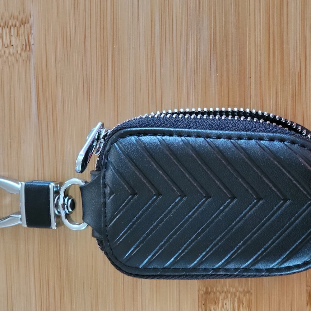 Black Chevron Pattern Key Holder